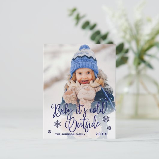 おもしろいクリスマス写真ベビー外は寒い シーズンポストカード (スタンド正面)