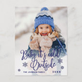 おもしろいクリスマス写真ベビー外は寒い シーズンポストカード (正面)
