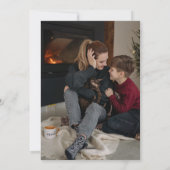 おもしろいクリスマス猫の昼寝！ 黒いクリスマスツリーの上の猫 シーズンカード (裏面)