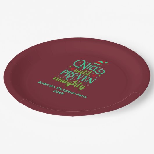 おもしろいクリスマス、赤が証明されるまでいけないい ペーパープレート (アングル)