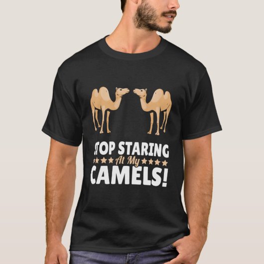 おもしろいクールストップのラクダを見つめて Tシャツ (正面)