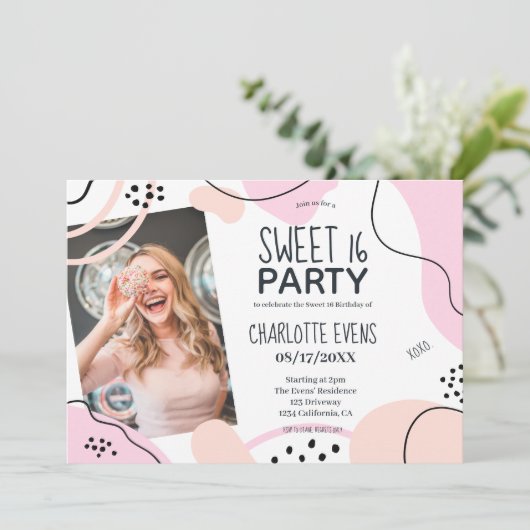 おもしろいクールピンク赤面抽象芸術シェイプphoto sweet 16 招待状 (スタンド正面)