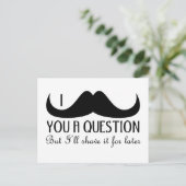 おもしろいクールI mustache you a question白黒 ポストカード (スタンド正面)