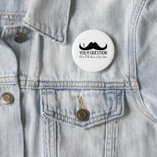 おもしろいクールI mustache you a question白黒 缶バッジ (インサイチュ)