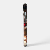 おもしろいグラス・オブ・ワイン iPhone 15ケース (左側面)