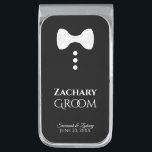 おもしろいグルームホワイトタイタキシード結婚ズ シルバー マネークリップ<br><div class="desc">これらのおもしろいマネークリップは、新郎のために特別に設計されている。黒い背景に3つの白いボタンが付いた白い弓タイのおもしろいデザインで、タキシードに似ている。文字読の「新郎」は、彼の名前を入力する場所と彼のカップルの名結婚前と日付結婚を持つ。特別素晴らしな日の記念に。</div>