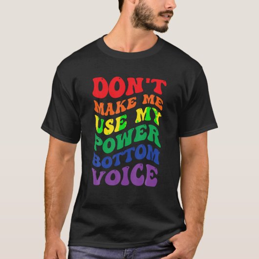 おもしろいゲイプライドレインボー旗が私のパワーを使うボトムV Tシャツ (正面)