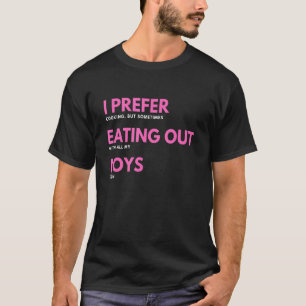 おもしろいゲイLGBTQ – 男楽しむの食べ子と出て行く Tシャツ