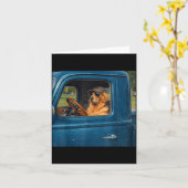 おもしろいゴールデンレトリバーのミーム犬がヴィンテージを運転 カード (黄色い花)