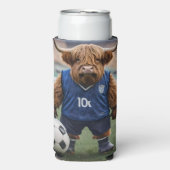 おもしろいサッカーの服を着た高地の牛 スリム缶クーラー (Seltzer正面)