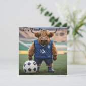 おもしろいサッカーの服を着た高地の牛 セーブザデート (スタンド正面)