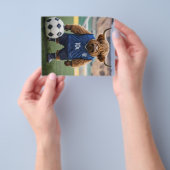 おもしろいサッカーの服を着た高地の牛 チラシ (手)