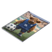 おもしろいサッカーの服を着た高地の牛 ノートブック (左側)