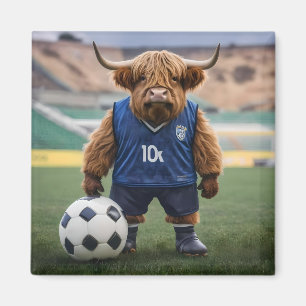 おもしろいサッカーの服を着た高地の牛 マグネット