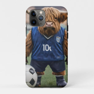 おもしろいサッカーの服を着た高地の牛 iPhone 11 PROケース