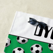 おもしろいサッカーボール追加ネームビーチタオルスポーツ ビーチタオル (インサイチュ)