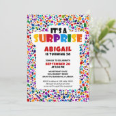 おもしろいサプライズカラフル誕生日 招待状 (スタンド正面)