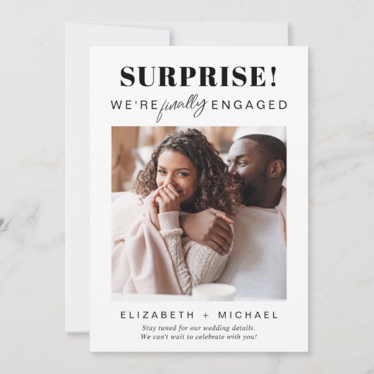 おもしろいサプライズ ついに婚約 フォトエンゲージメント 案内状 (正面)