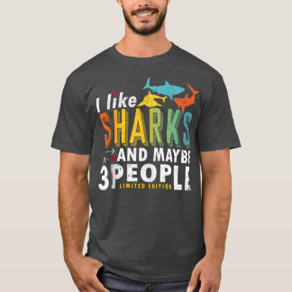 おもしろいサメことわざ好きだし、3匹くらいかな Tシャツ