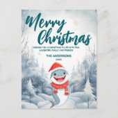 おもしろいサメの楽しいクリスマスツリー雪のホリデーパーティ シーズンポストカード (正面)