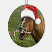 おもしろいサンタ帽をかぶったクリスマスの馬 セラミックオーナメント (左)
