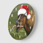 おもしろいサンタ帽をかぶったクリスマスの馬 ラージ壁時計 (傾斜)