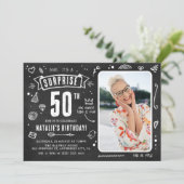 おもしろいシャルボードドードルフォトサプライズ50誕生日 招待状 (スタンド正面)