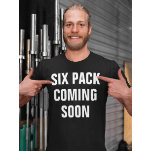 おもしろいジムシャツ： Six Pack来's Soon Tシャツ