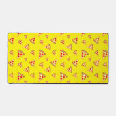 おもしろいスクールピザスライスはネオンイエロー デスクマット (正面)
