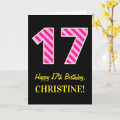 おもしろいストライプのピンク「17」、ハッピー17誕生日、名前 カード (黄色い花)