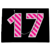 おもしろいストライプのピンク「17」、ハッピー17誕生日、名前 ラージペーパーバッグ (正面)