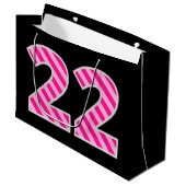 おもしろいストライプのピンク「22」、ハッピー22誕生日、名前 ラージペーパーバッグ (正面アングル)