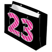 おもしろいストライプのピンク「23」、ハッピー23誕生日、名前 ラージペーパーバッグ (正面アングル)