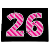 おもしろいストライプのピンク「26」、ハッピー26誕生日、名前 ラージペーパーバッグ (正面)
