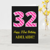 おもしろいストライプのピンク「32」、ハッピーピンク32誕生日、名前 カード (黄色い花)