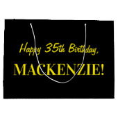 おもしろいストライプのピンク「35」、ハッピー35誕生日、名前 ラージペーパーバッグ (裏面)