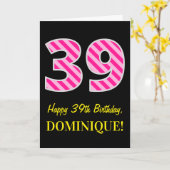 おもしろいストライプのピンク「39」、ハッピー39誕生日、名前 カード (黄色い花)