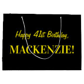 おもしろいストライプのピンク「41」、ハッピー41誕生日、名前 ラージペーパーバッグ (裏面)