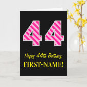 おもしろいストライプのピンク「44」、ハッピー44誕生日、名前 カード (黄色い花)