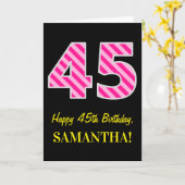 おもしろいストライプのピンク「45」、ハッピー45誕生日、名前 カード (黄色い花)