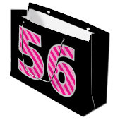 おもしろいストライプのピンク「56」、ハッピー56誕生日、名前 ラージペーパーバッグ (正面アングル)
