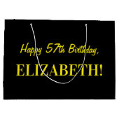 おもしろいストライプのピンク「57」、ハッピー57誕生日、名前 ラージペーパーバッグ (裏面)