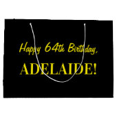 おもしろいストライプのピンク「64」、ハッピー64誕生日、名前 ラージペーパーバッグ (裏面)