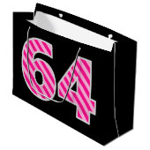 おもしろいストライプのピンク「64」、ハッピー64誕生日、名前 ラージペーパーバッグ (正面アングル)