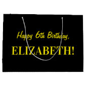 おもしろいストライプのピンク「6」、ハッピー6誕生日、名前 ラージペーパーバッグ (裏面)