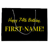 おもしろいストライプのピンク「74」、ハッピー74誕生日、名前 ラージペーパーバッグ (裏面)