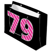 おもしろいストライプのピンク「79」、ハッピー79誕生日、名前 ラージペーパーバッグ (正面アングル)