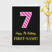 おもしろいストライプのピンク「7」、ハッピー7誕生日、名前 カード (黄色い花)