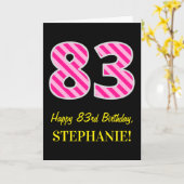 おもしろいストライプのピンク「83」、ハッピー83誕生日、名前 カード (黄色い花)