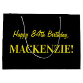 おもしろいストライプのピンク「84」、ハッピー84誕生日、名前 ラージペーパーバッグ (裏面)